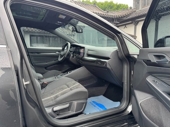 2023 Volkswagen Golf VIII, чёрный, 2098000 рублей - вид 18