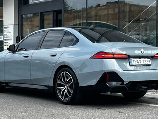 2024 BMW 5 серии 520i VIII (G60/G61/G68), голубой, 4689000 рублей, вид 2