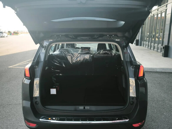 2026 Peugeot 5008 II Рестайлинг, серый, 2600000 рублей - вид 12