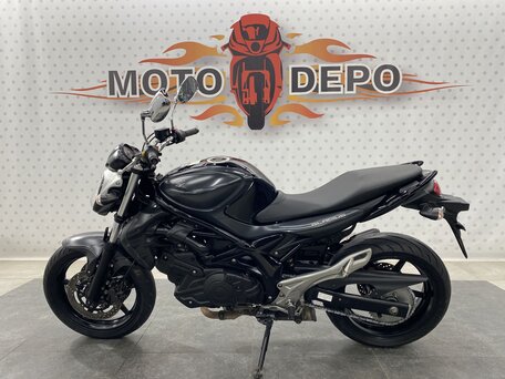 2015 Suzuki SFV 400 Gladius, чёрный, 339000 рублей, вид 2