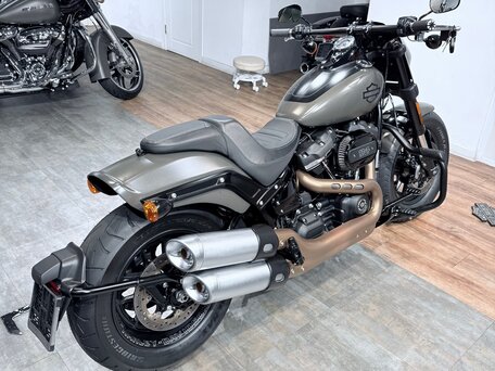 2018 Harley-Davidson Fat Bob, серый, 1599000 рублей, вид 5