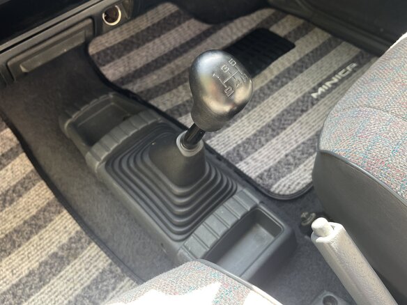 1991 Mitsubishi Minica Toppo VI, жёлтый, 2999999 рублей - вид 22