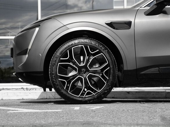 2026 Avatr 11 116 kWh I, серый, 8490000 рублей - вид 2