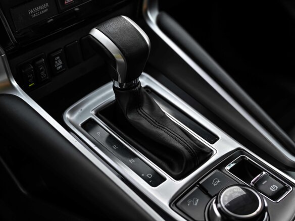 2020 Mitsubishi Pajero Sport III, белый - вид 10