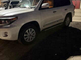 2012 Toyota Land Cruiser 200 Series Рестайлинг 1, белый, 3450000 рублей, вид 5