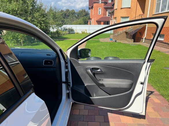 2013 Volkswagen Polo V, белый - вид 12