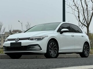 2022 Volkswagen Golf VIII, белый, 1649000 рублей, вид 1