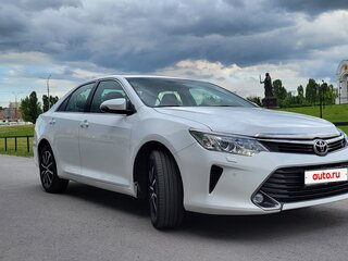2017 Toyota Camry VII (XV50) Рестайлинг, белый, 2150000 рублей, вид 3
