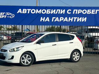 2013 Hyundai Solaris I, белый, 750000 рублей, вид 1