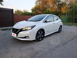 2017 Nissan Leaf II (ZE1), белый, 1850000 рублей, вид 1