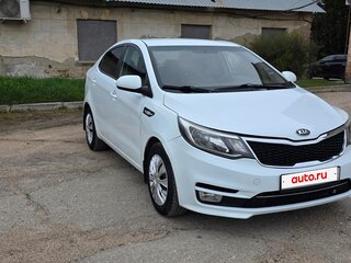 2017 Kia Rio III Рестайлинг, белый, 640000 рублей, вид 4