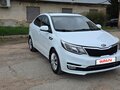 2017 Kia Rio III Рестайлинг, белый - вид 3