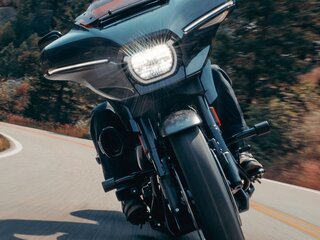 2026 Harley-Davidson CVO Street Glide, серый, 5790000 рублей, вид 3
