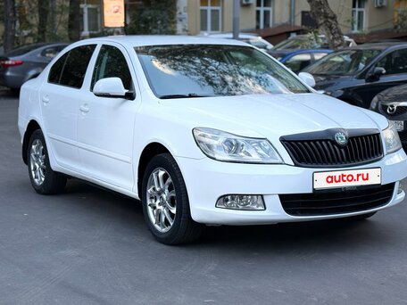 2011 Skoda Octavia II (A5) Рестайлинг, белый, 466666 рублей, вид 3
