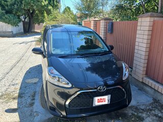 2020 Toyota Sienta II Рестайлинг, чёрный, 1550000 рублей, вид 1