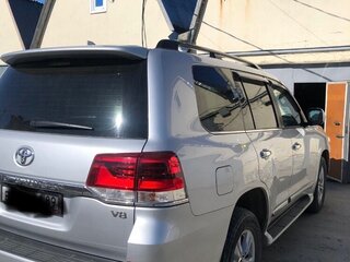 2015 Toyota Land Cruiser 200 Series Рестайлинг 2, серебристый, 6500000 рублей, вид 2