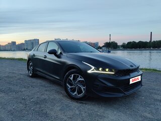 2021 Kia K5 III, чёрный, 2850000 рублей, вид 1