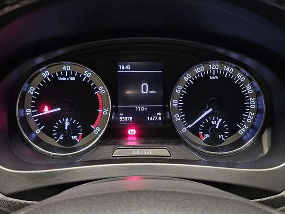 2018 Skoda Rapid I Рестайлинг, белый, 1200000 рублей - вид 9