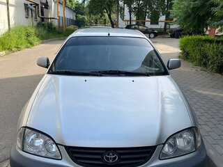 2001 Toyota Avensis I Рестайлинг, серебристый, 450000 рублей, вид 1
