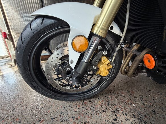 2015 Triumph Street Triple, белый, 800000 рублей - вид 13