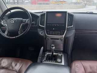 2016 Toyota Land Cruiser 200 Series Рестайлинг 2, чёрный, 6800000 рублей, вид 4