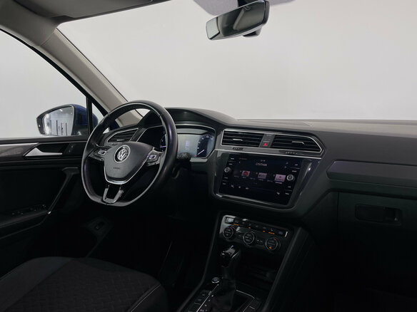 2018 Volkswagen Tiguan II, синий, 2440000 рублей - вид 13