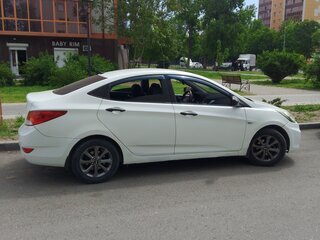 2014 Hyundai Solaris I, белый, 580000 рублей, вид 2