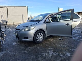 2009 Toyota Belta I, серый, 455000 рублей, вид 1