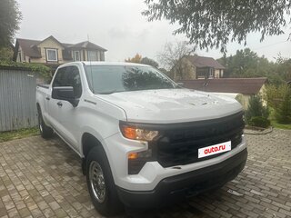 2022 Chevrolet Silverado Crew Cab IV (T1XX) Рестайлинг, белый, 5800000 рублей, вид 4