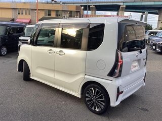 2022 Daihatsu Tanto IV Рестайлинг, белый, 800000 рублей, вид 3