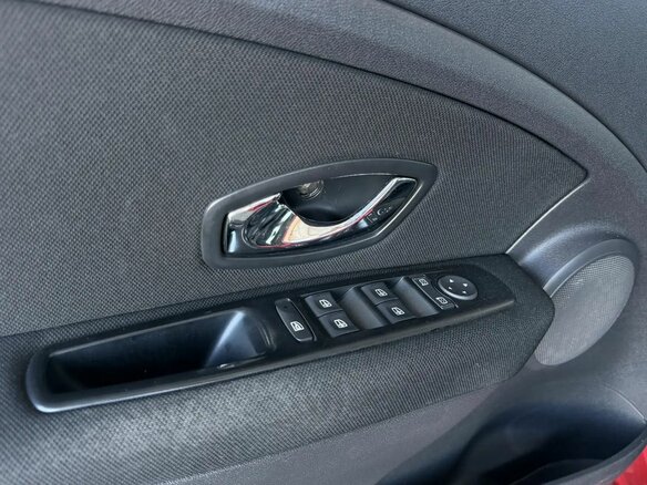 2013 Renault Megane III Рестайлинг, красный, 850000 рублей - вид 15