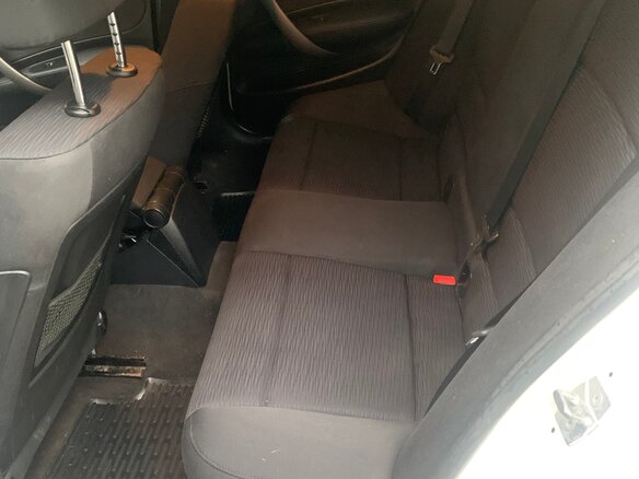 2010 BMW 1 серии 116i I (E81/E82/E87/E88) Рестайлинг, белый, 700000 рублей - вид 5