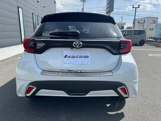 2023 Toyota Yaris IV, белый, 880000 рублей, вид 5