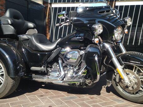 2018 Harley-Davidson CVO Tri Glide, чёрный, 3300000 рублей, вид 3
