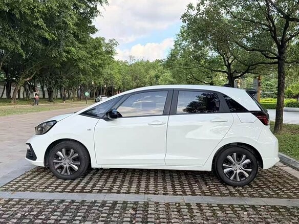 2023 Honda Fit Crosstar IV Рестайлинг, белый, 1125000 рублей - вид 6