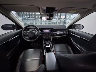 2023 Kia Seltos I Рестайлинг, чёрный, 1985000 рублей, вид 4