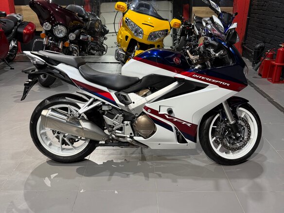 2022 Honda VFR 800, синий - вид 14