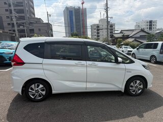 2021 Honda Freed II Рестайлинг, белый, 1200600 рублей, вид 3