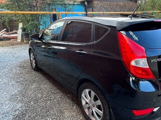 2013 Hyundai Solaris I, чёрный, 810000 рублей, вид 5