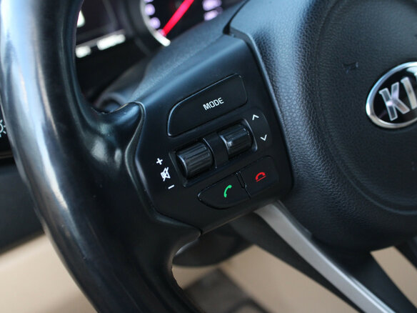 2017 Kia Carnival III, чёрный, 2585000 рублей - вид 15