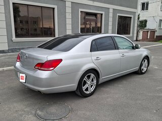 2005 Toyota Avalon III, серебристый, 700000 рублей, вид 3