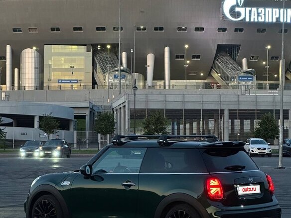 2018 Mini Hatch Cooper S III (F55/F56) Рестайлинг, зелёный - вид 3