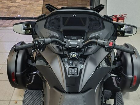 2023 BRP Can-Am Spyder, чёрный, 3800000 рублей, вид 4