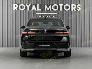 2025 BMW 7 серии 740i xDrive VII (G70), чёрный, 15200000 рублей, вид 4