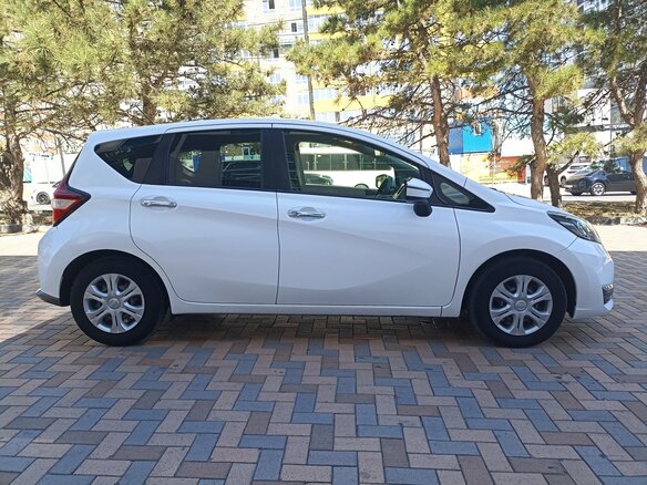 2017 Nissan Note II Рестайлинг, белый, 880000 рублей - вид 2