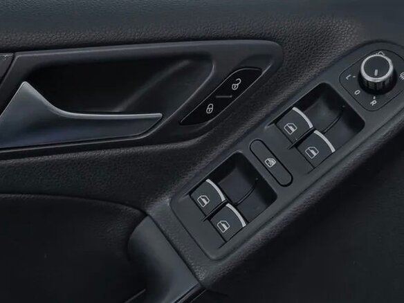 2012 Volkswagen Golf R VI, синий, 1570000 рублей - вид 24