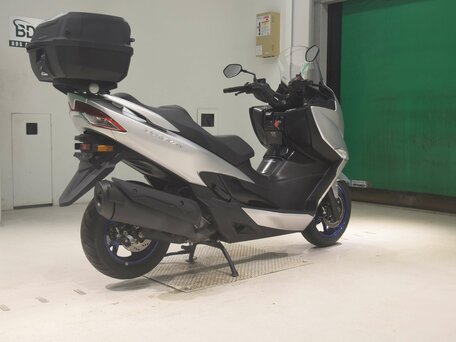 2022 Suzuki Burgman (SkyWave) 400, серебристый, 585000 рублей, вид 4