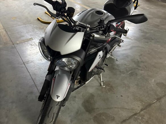 2018 Triumph Street Triple, серебристый, 850000 рублей - вид 11