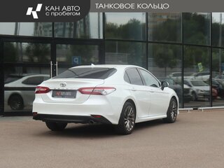 2022 Toyota Camry VIII (XV70) Рестайлинг, белый, 3286000 рублей, вид 3