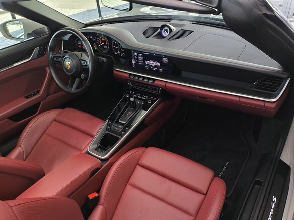 2020 Porsche 911 Carrera 4S VIII (992), серый, 13300000 рублей - вид 33